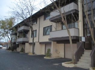 1710 Dempster St APT A, Park Ridge, IL 60068