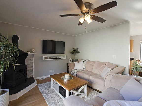 2nd image of 524 Del Lago Dr
