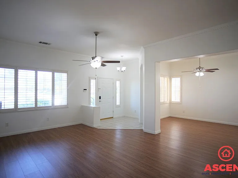 8407 Glenlakes Ct — Photo 3
