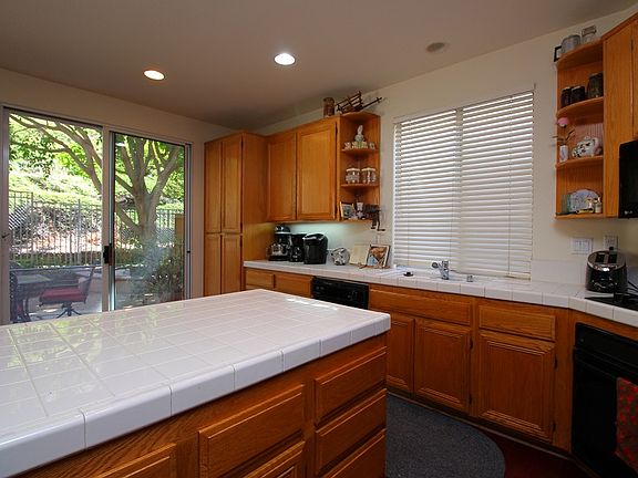4th image of 667 N Desert Peach Ct