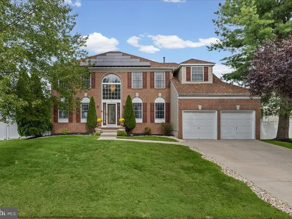 4 Dimsdale Dr, Lumberton, NJ 08048