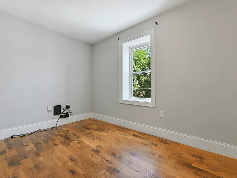 143 Everett St #3 — Photo 12