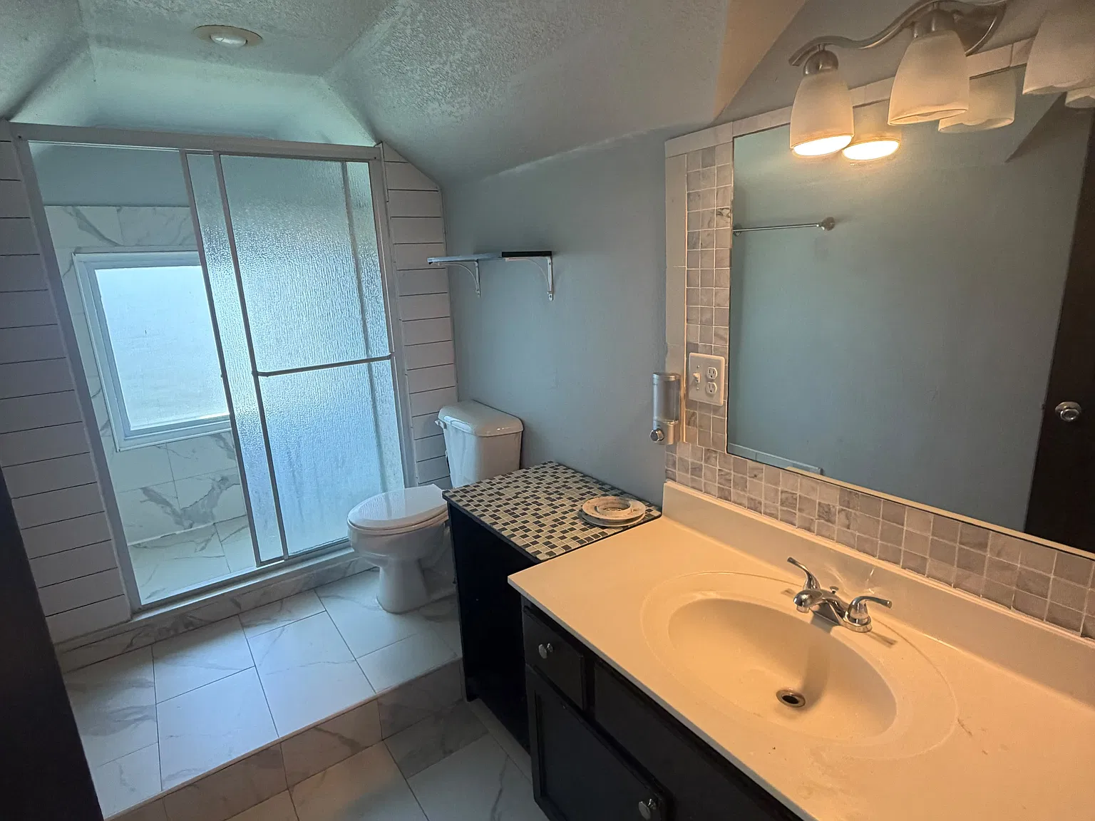 3 bed, 1599 sqft, $2,250 — Photo 2
