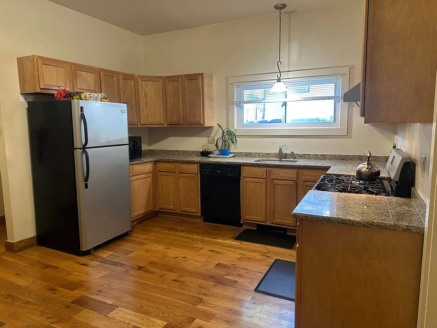 113 Comstock Place RM 1 - Room & Study Available 08/01/2027 — Photo 4