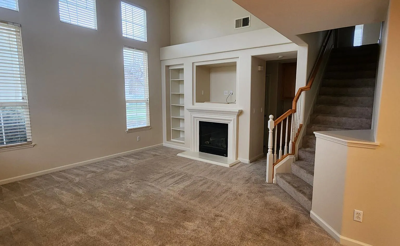 3 bed, 2.5 bath, 1456 sqft, $4,150 — Photo 4