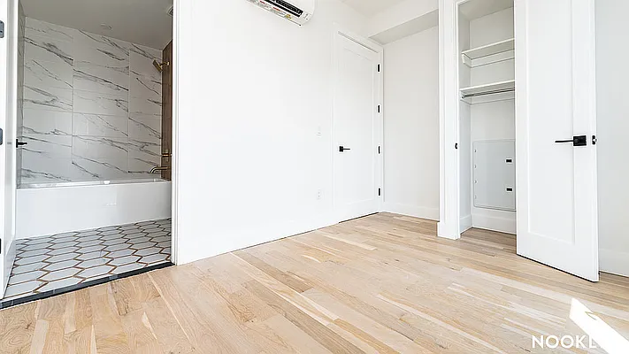 Bedroom, photo 9