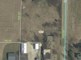 21041 Hoover Rd, Sterling, IL 61081