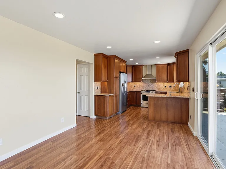 2317 Wooster Ave — Photo 7