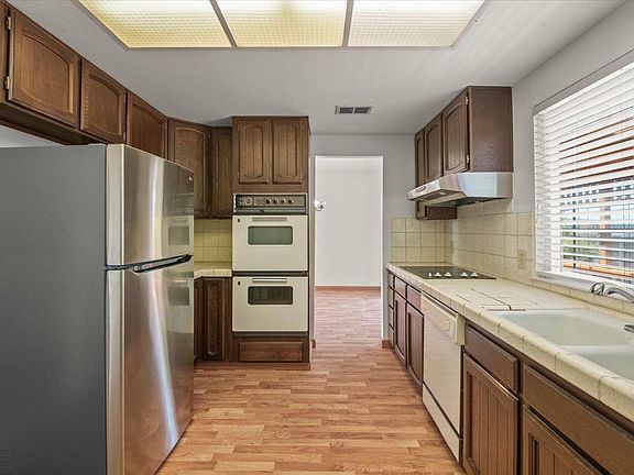 5th image of 14915 Herchell Dr