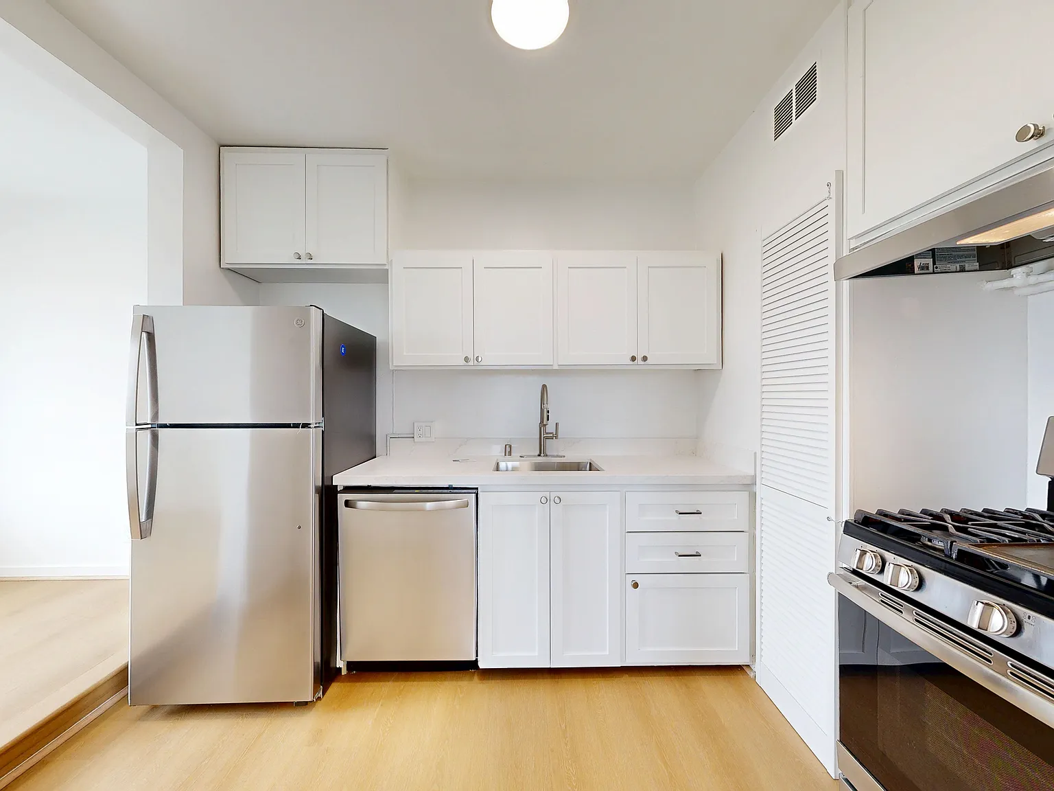 Top Floor! Ocean-Adjacent 1BR | Pet Friendly with On-Site Laundry — Photo 2