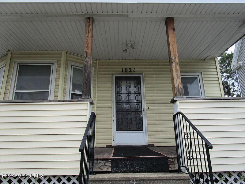 4th image of 1021 Forest Road