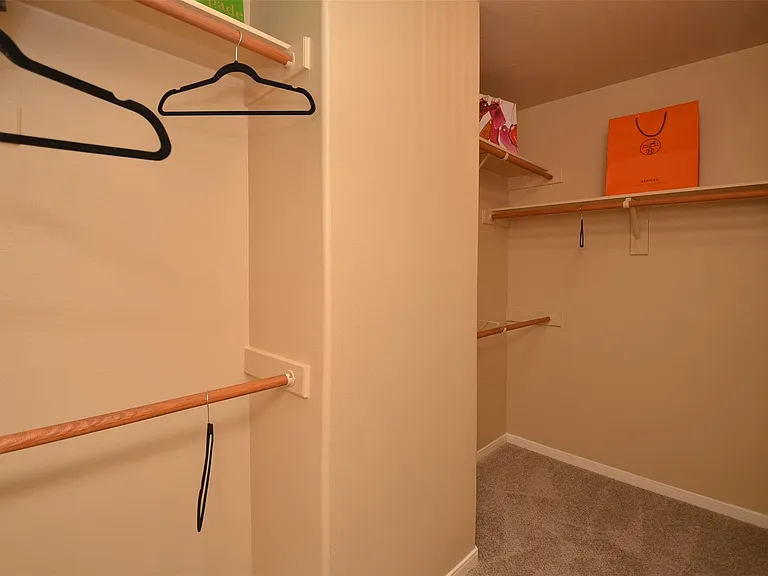 2911 Meadowglen Cv — Photo 38