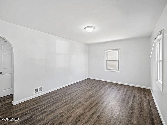3rd image of 118 Taylor Avenue
