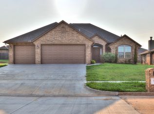 704 S Avery St, Moore, OK 73160