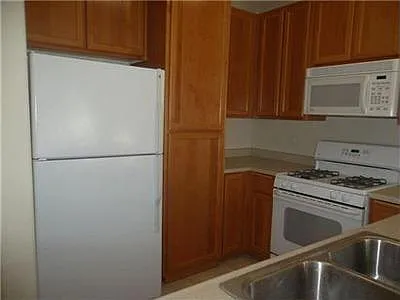 5201 Laguna Oaks Dr #32 — Photo 4