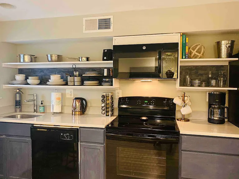 423 Columbia Rd NW #1 — Photo 3