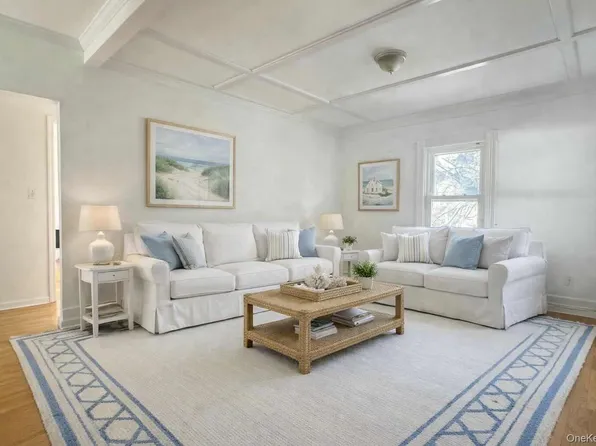 55 Davis St #2, Locust Valley, NY 11560