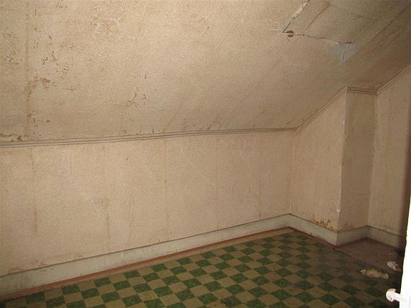 5th image of 524 N Main Ave
