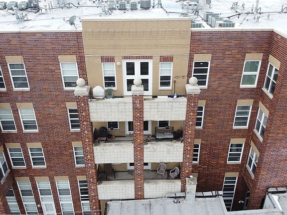 2nd image of 3611 W Montrose Ave Unit 404