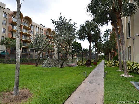 3rd image of 9360 Fontainebleau Blvd APT 307