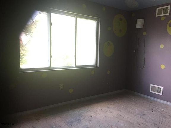 4th image of 33 Paris Ct
