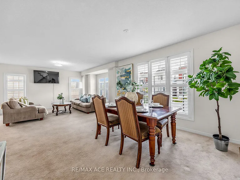 35 Turnerbury Ave — Photo 4