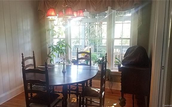 4th image of 209 W Park Dr