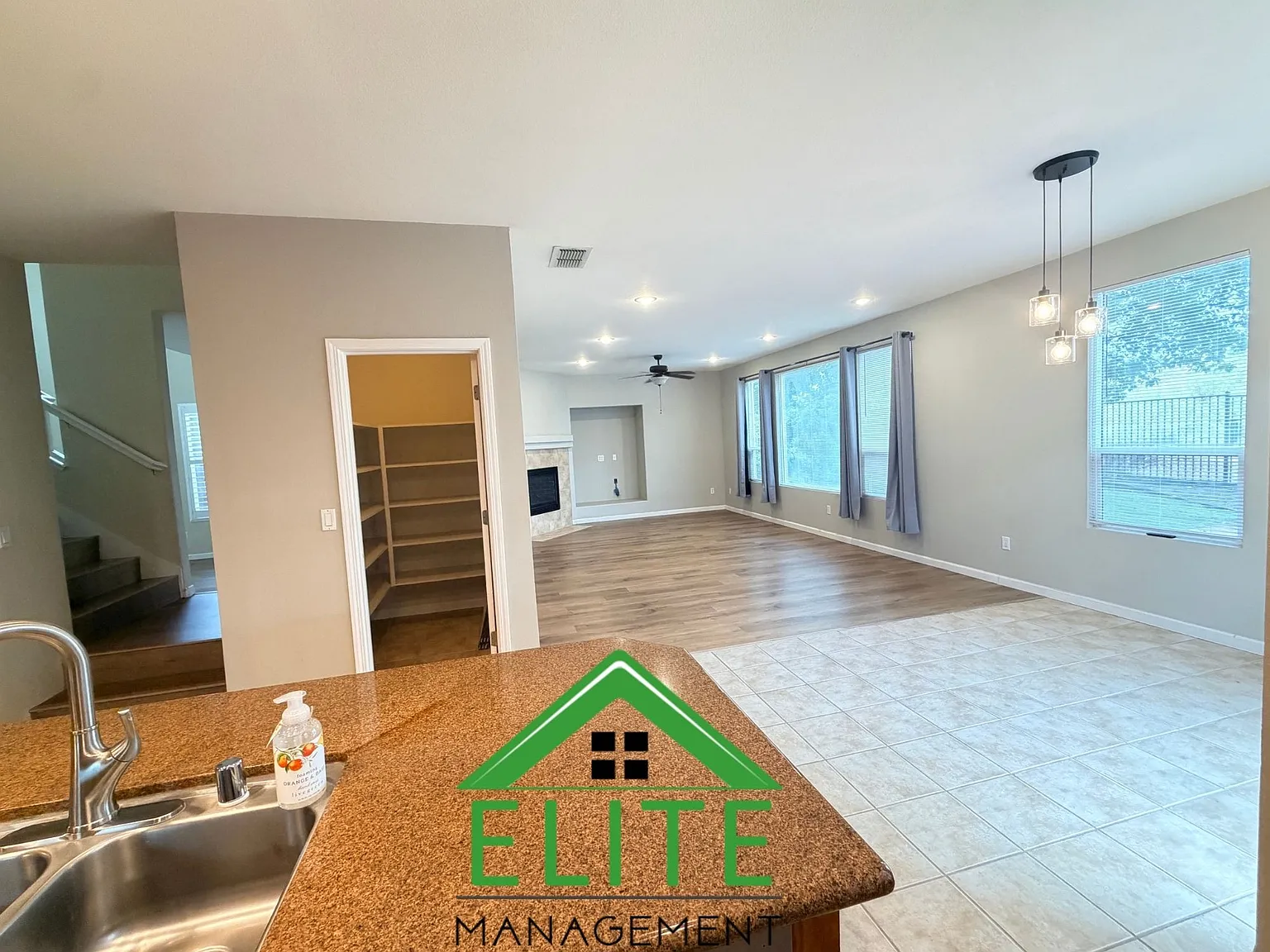 4 bed, 2.5 bath, 2672 sqft, $3,395 — Photo 4