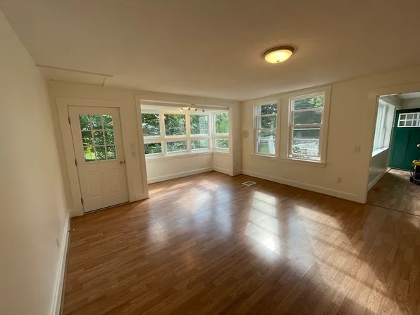 6 South St #E, Chesterfield, MA 01012