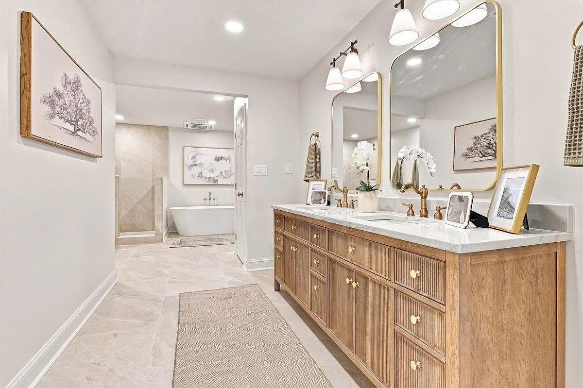 5 bed, 3.0 bath, 3300 sqft, $4,250 — Photo 2