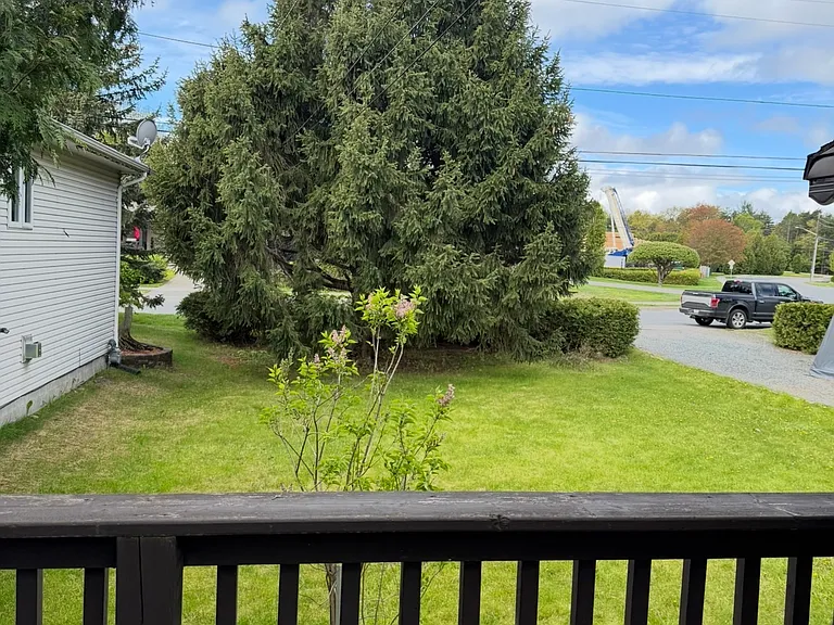 Brenda Dr — Photo 25