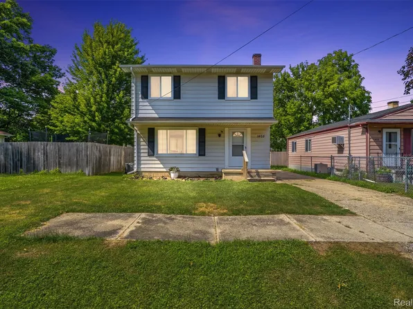 1405 E Williamson St, Burton, MI 48529