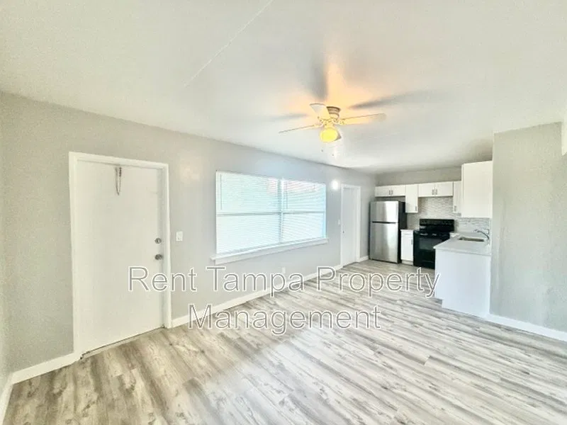 2 bed, 1.0 bath, 700 sqft, $1,700 — Photo 2