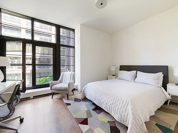5th image of 150 Charles St APT 3BS