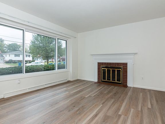 2nd image of 1010 Parchmount Ave