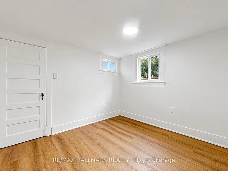 57 Humberside Ave #LOWER LEVEL — Photo 10