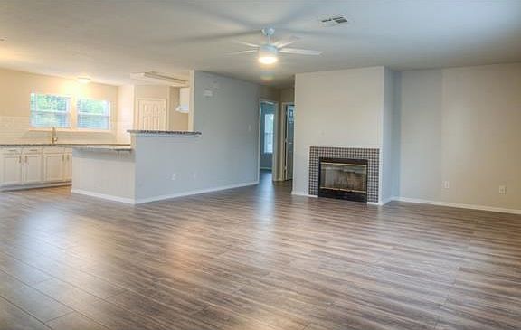 4th image of 102 Briarwood Ct