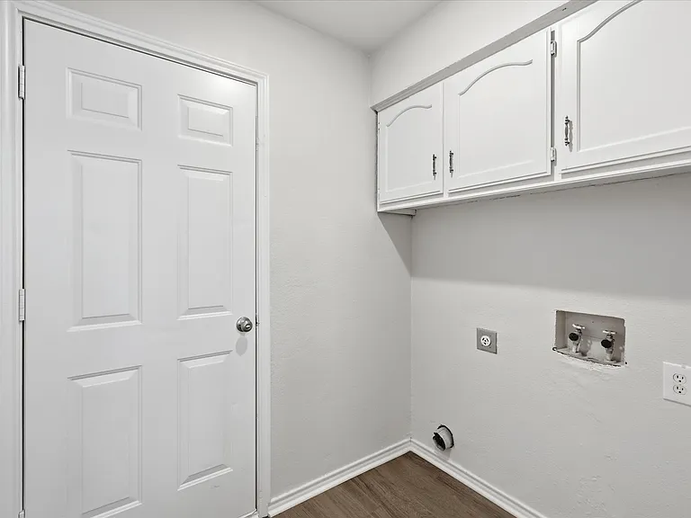 7913 Pebblebrook Dr — Photo 24