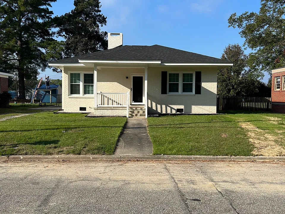 604 Mill St