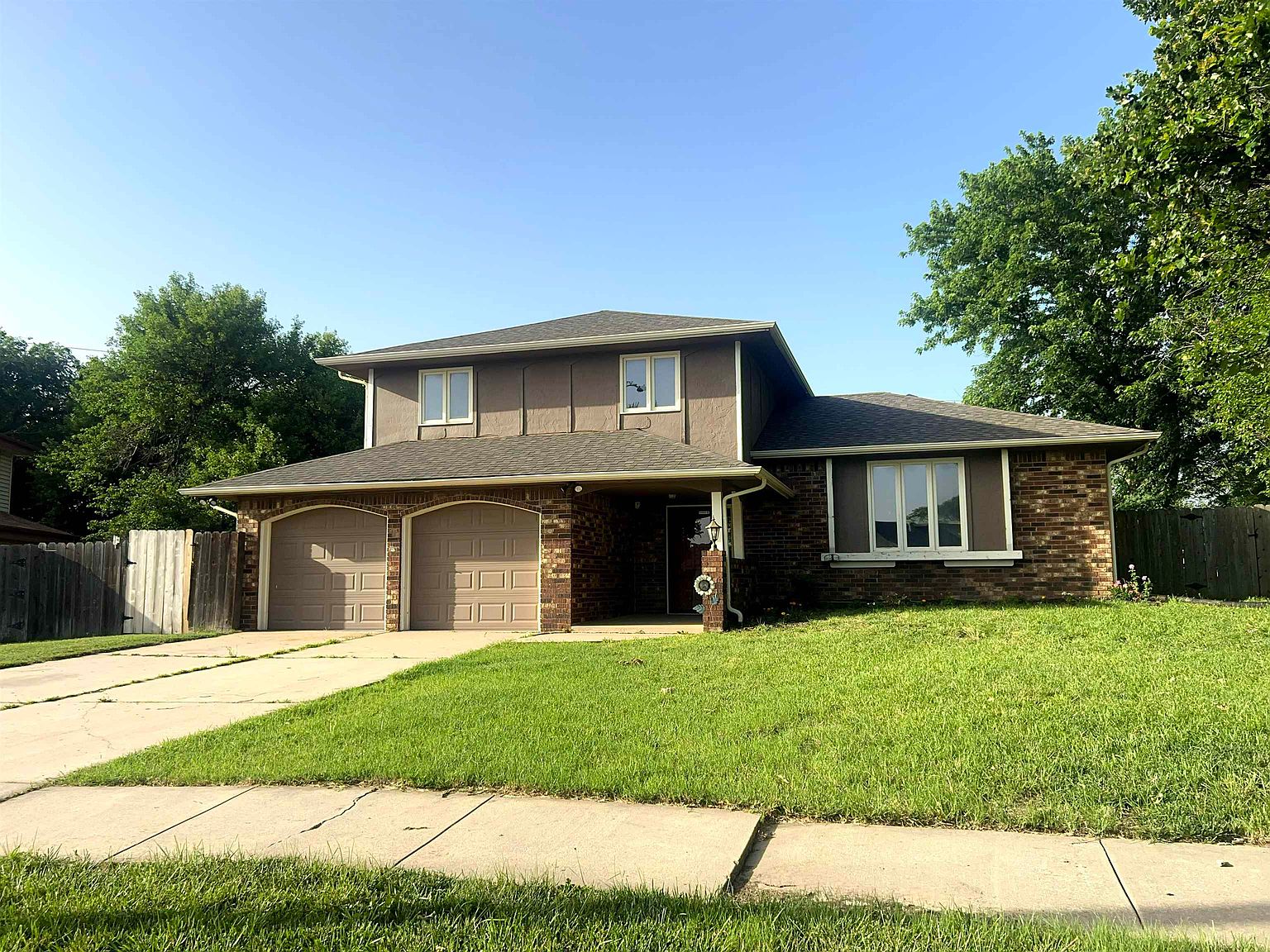 8322 E Chalet Dr, Wichita, KS 67207 Zillow