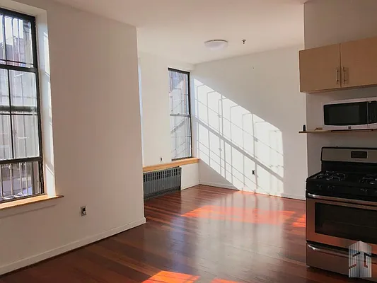 Rented by Skyline Group Real Estate | media 38