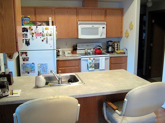 Kitchen & Eat-bar
