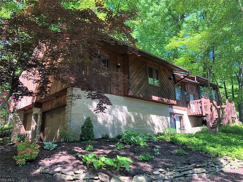 1st image of 695 Rockwood Dr