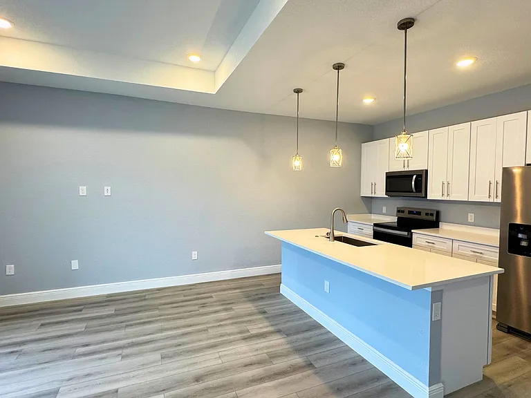 702A Broadway Ave — Photo 16