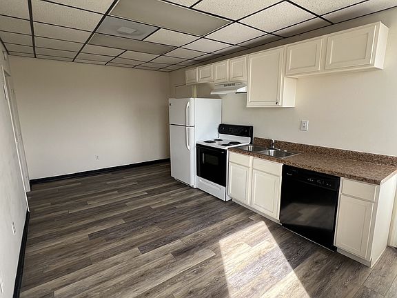 3rd image of 915 Main St #304