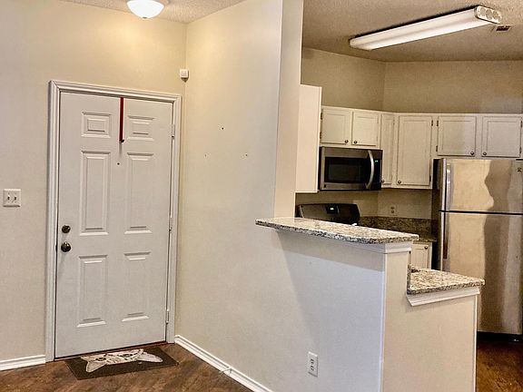 5th image of 4409 Sedgehurst Dr APT 203