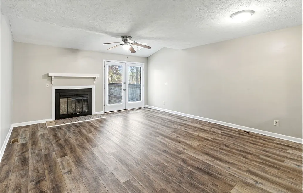 1190 Wrenwood Ct — Photo 2