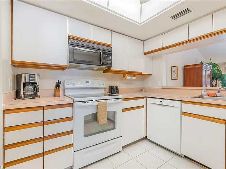 4111 Lake Forest Dr #523 — Photo 7