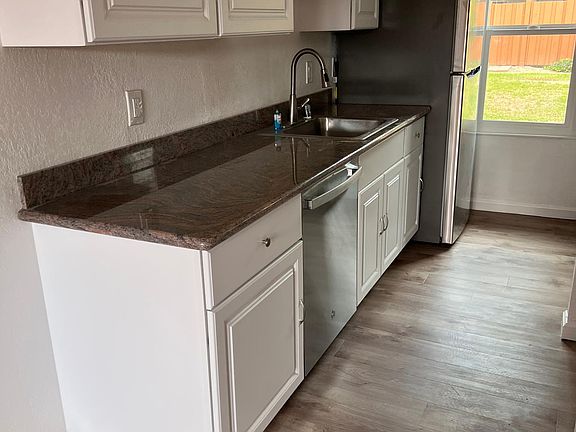 2nd image of 1009 Murrieta Blvd APT 15