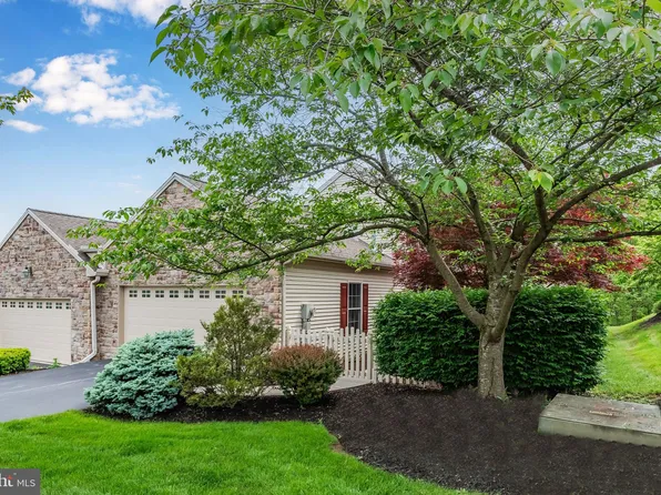 2263 Southpoint Dr, Hummelstown, PA 17036